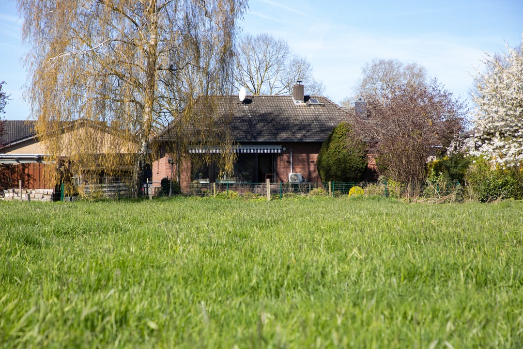 Spacious detached home with panoramic countryside views — 38