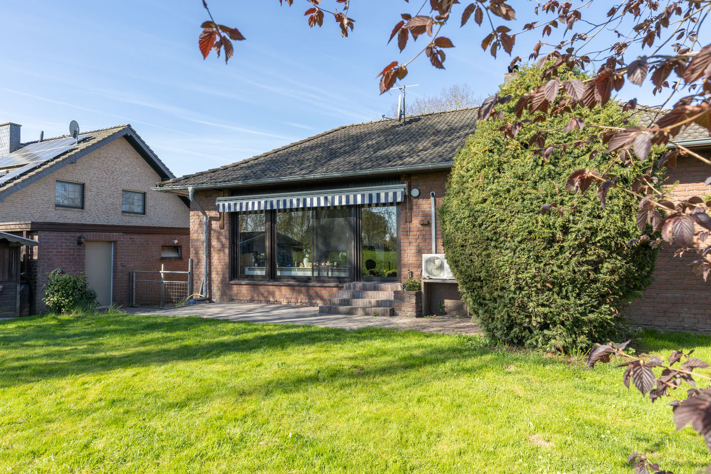 Spacious detached home with panoramic countryside views — 34