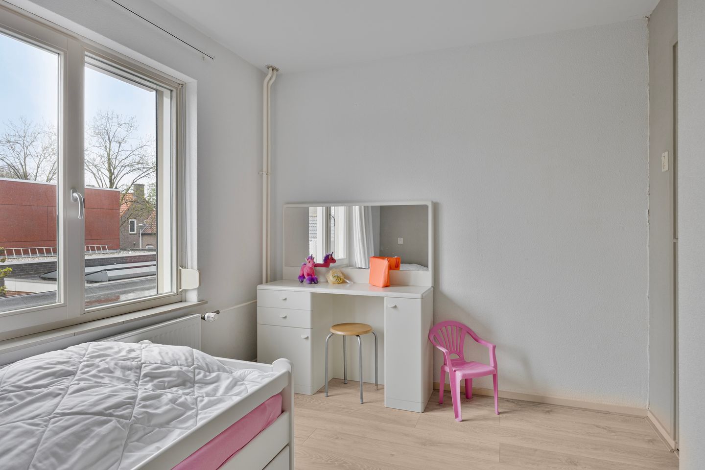 Spacious Semi-Detached Family Home with South-Facing Garden in Valkenswaard — 25