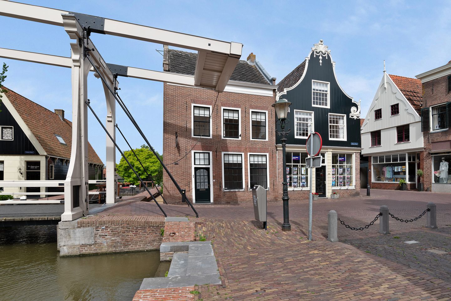 View photo 1 of Kleine Dam 4