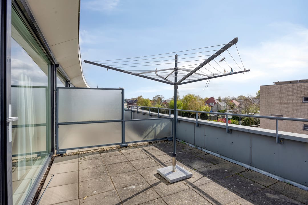 Family Home with Sunny Garden, Roof Terrace and Carport — 43