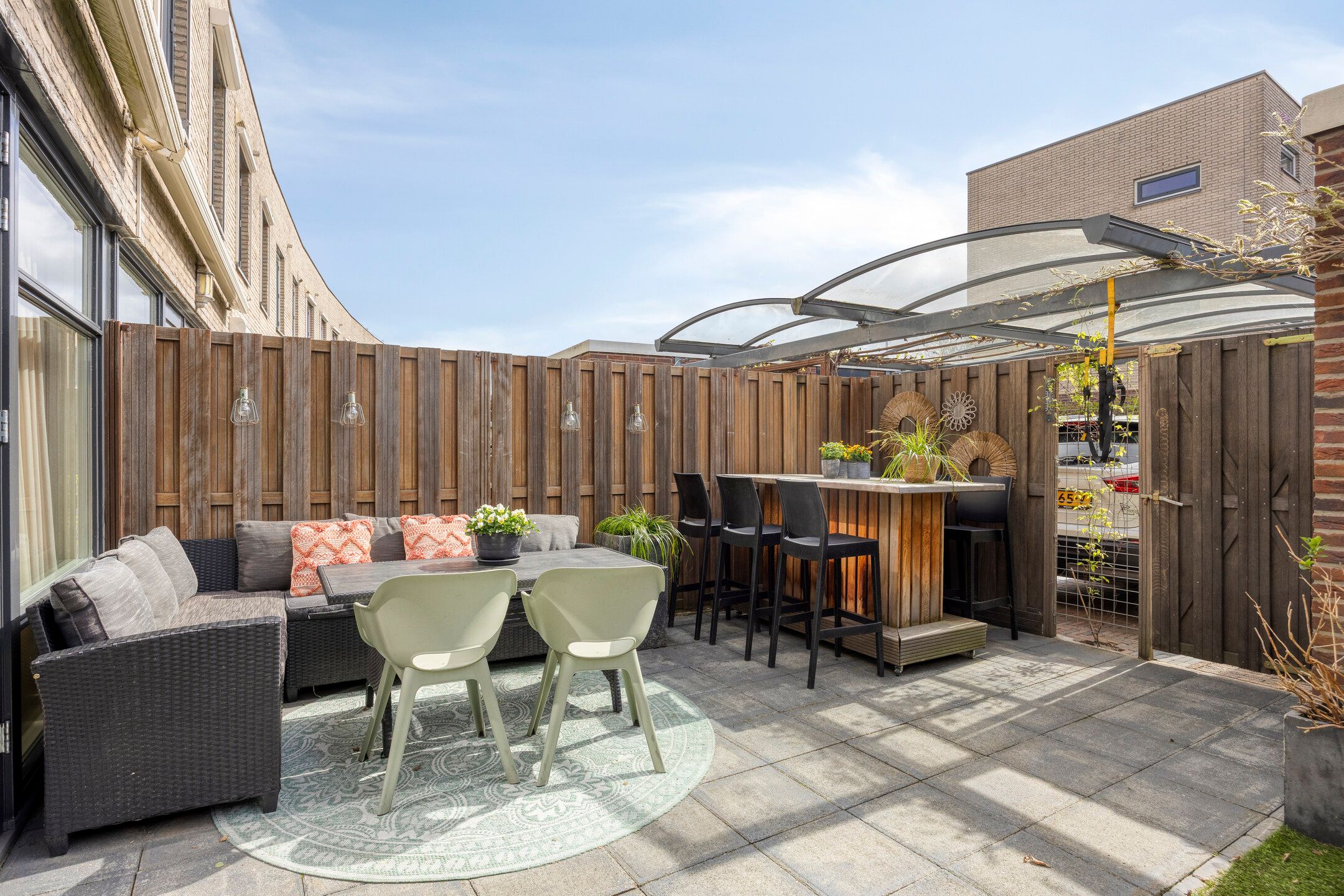 Family Home with Sunny Garden, Roof Terrace and Carport — 45