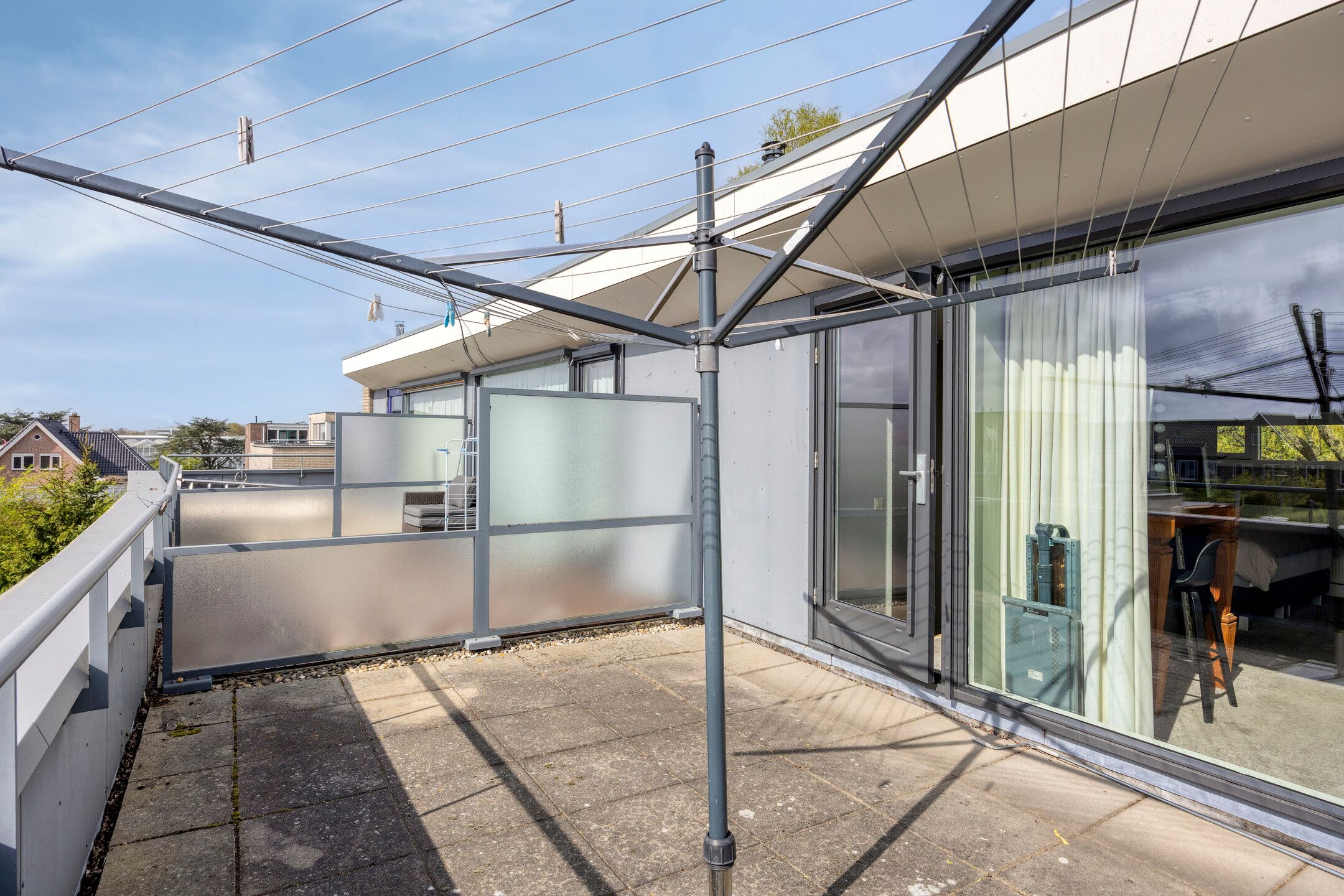 Family Home with Sunny Garden, Roof Terrace and Carport — 42