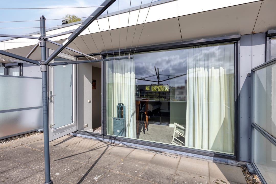 Family Home with Sunny Garden, Roof Terrace and Carport — 41