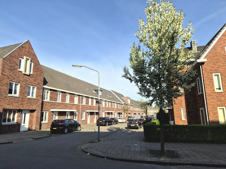 Photo 4 of Aagje Dekenstraat 39