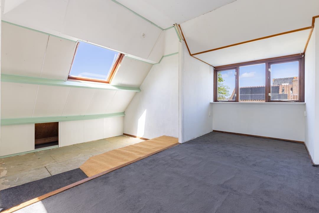 Charming Detached Home with Spacious Garden and Ground Floor Bedroom — 37