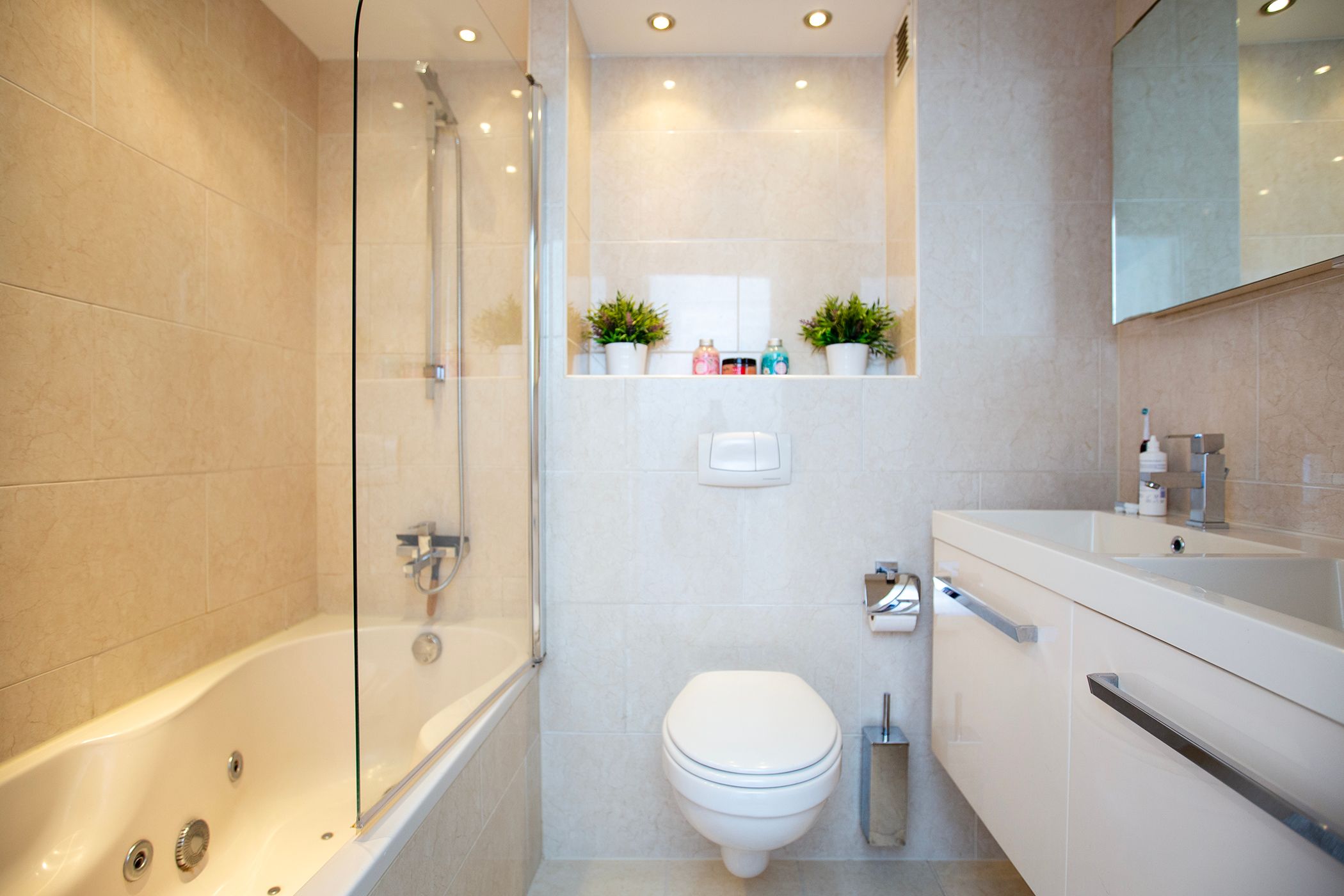 Move-in Ready Terraced Home with Luxury Kitchen and Solar Panels in Maarssenbroek — 21