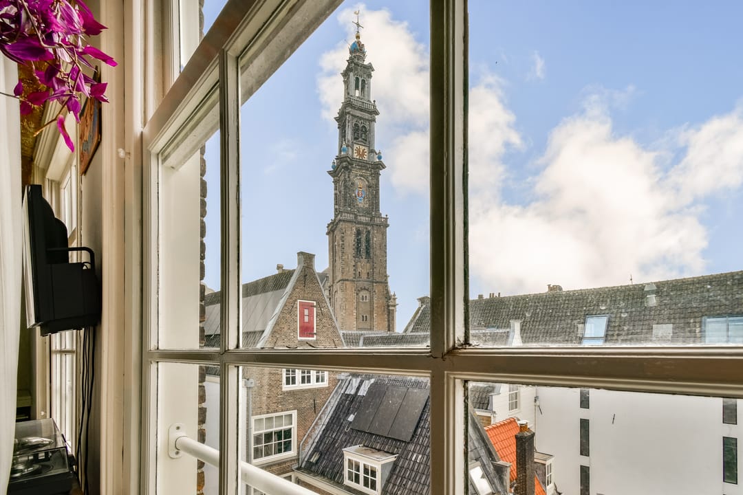 Bright Top Floor Apartment with Roof Terrace and Westertoren View in the Jordaan — 13