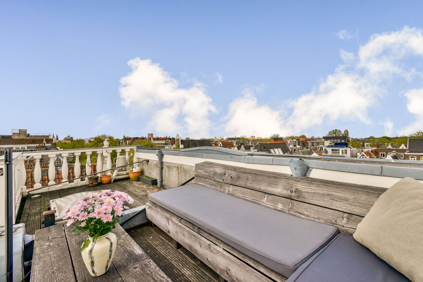 Bright Top Floor Apartment with Roof Terrace and Westertoren View in the Jordaan — 19