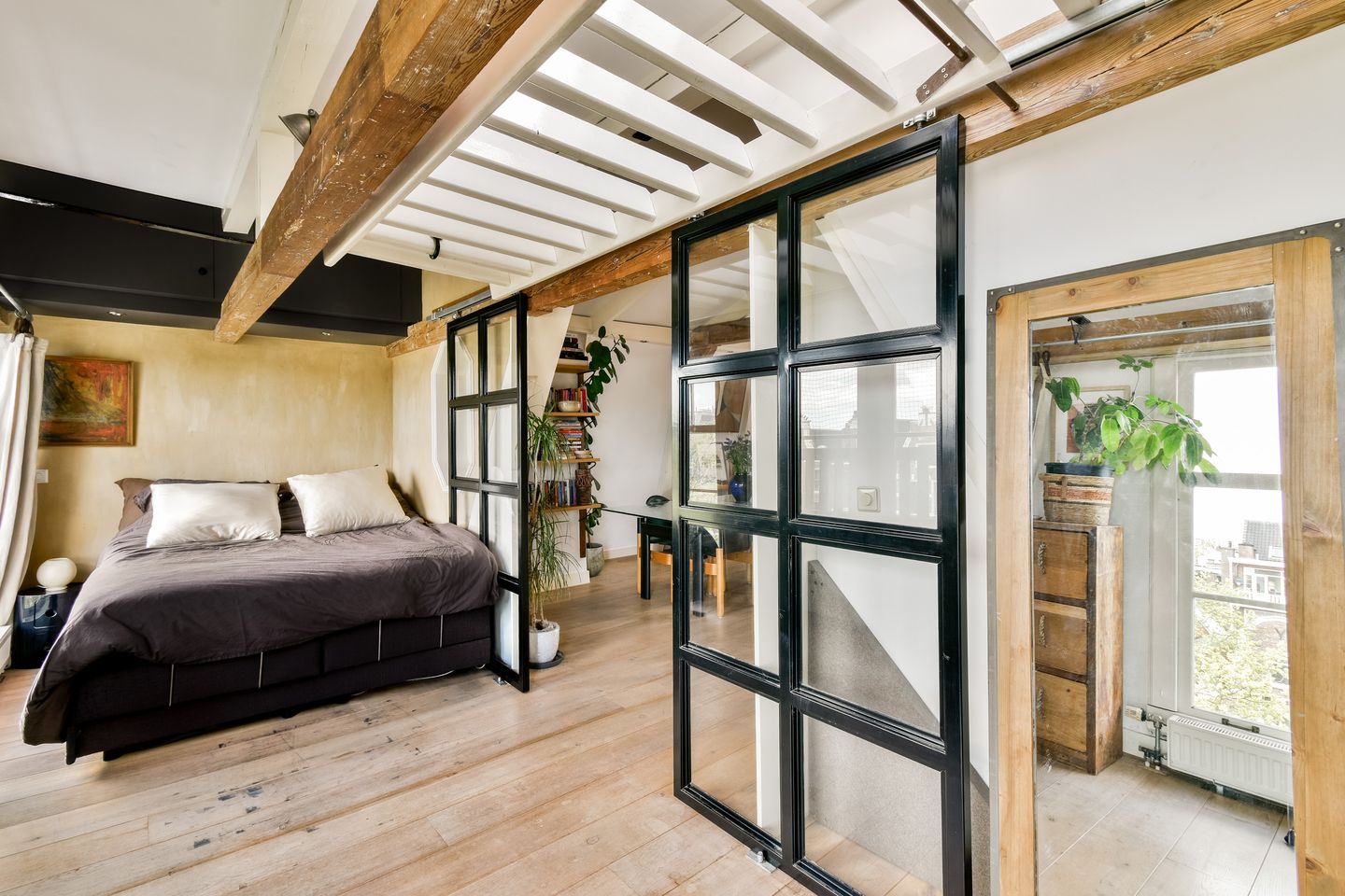Bright Top Floor Apartment with Roof Terrace and Westertoren View in the Jordaan — 14