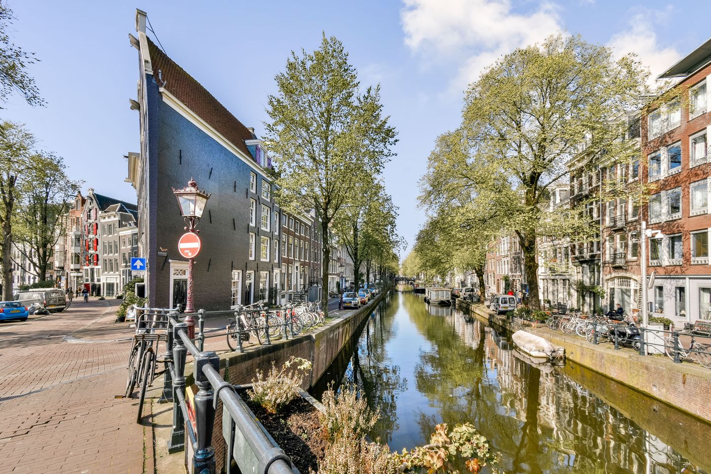 Bright Top Floor Apartment with Roof Terrace and Westertoren View in the Jordaan — 25