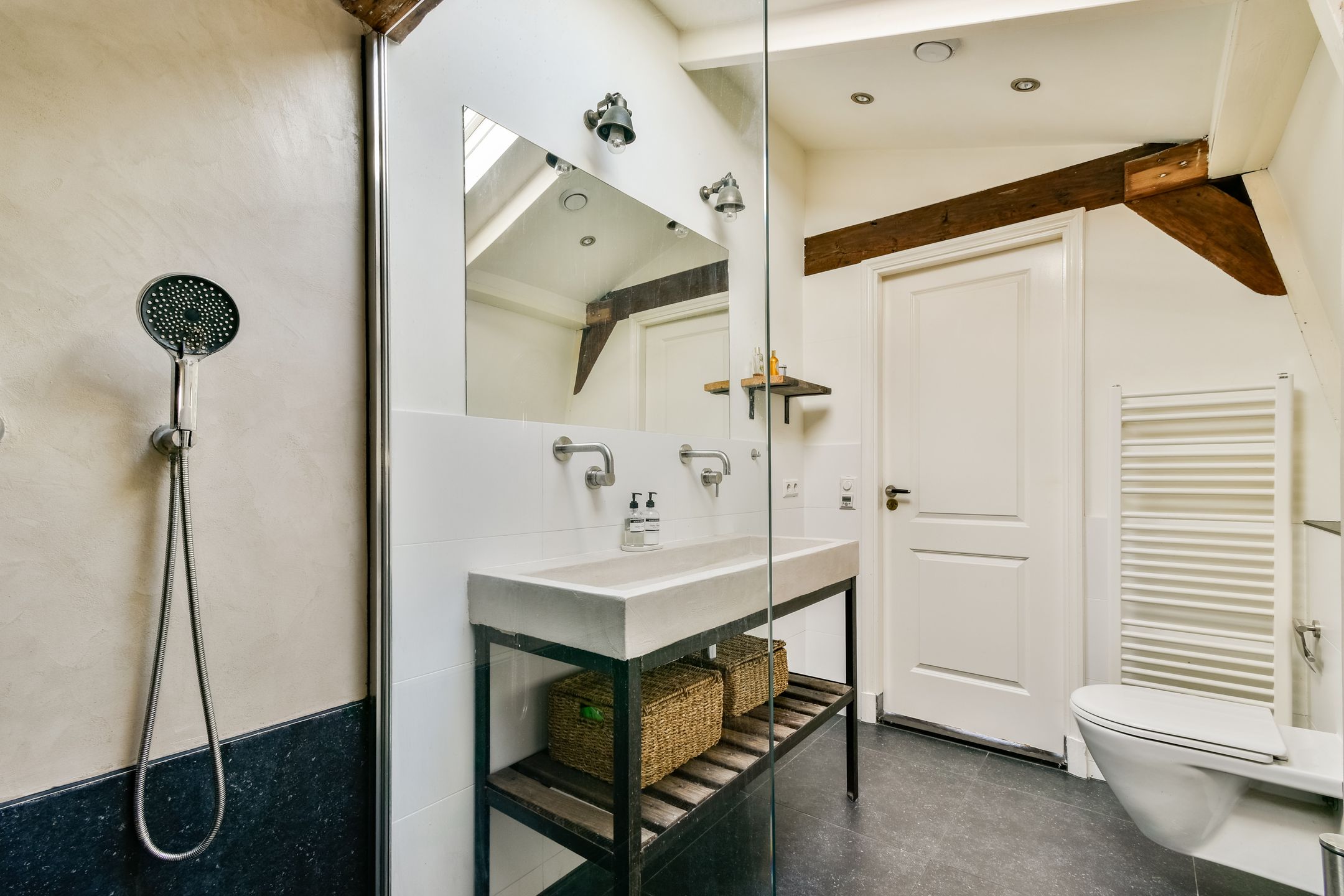 Bright Top Floor Apartment with Roof Terrace and Westertoren View in the Jordaan — 18