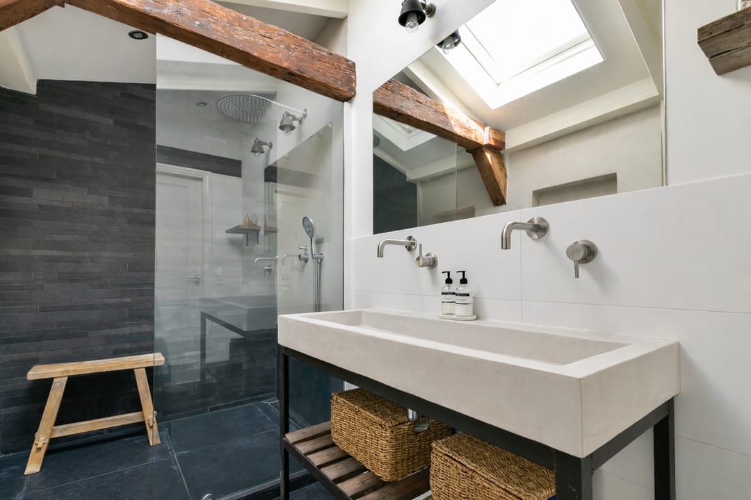 Bright Top Floor Apartment with Roof Terrace and Westertoren View in the Jordaan — 17