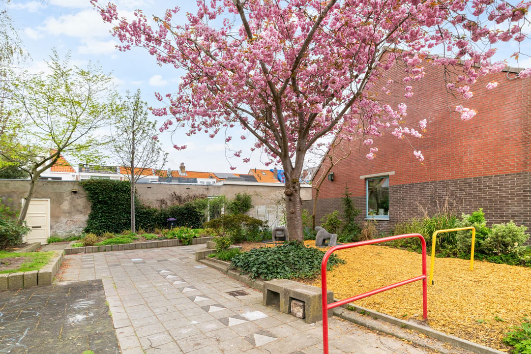 Charming 5-room townhouse in green Delft Westerkwartier neighborhood — 26