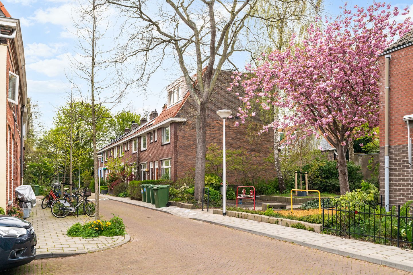 Charming 5-room townhouse in green Delft Westerkwartier neighborhood — 25