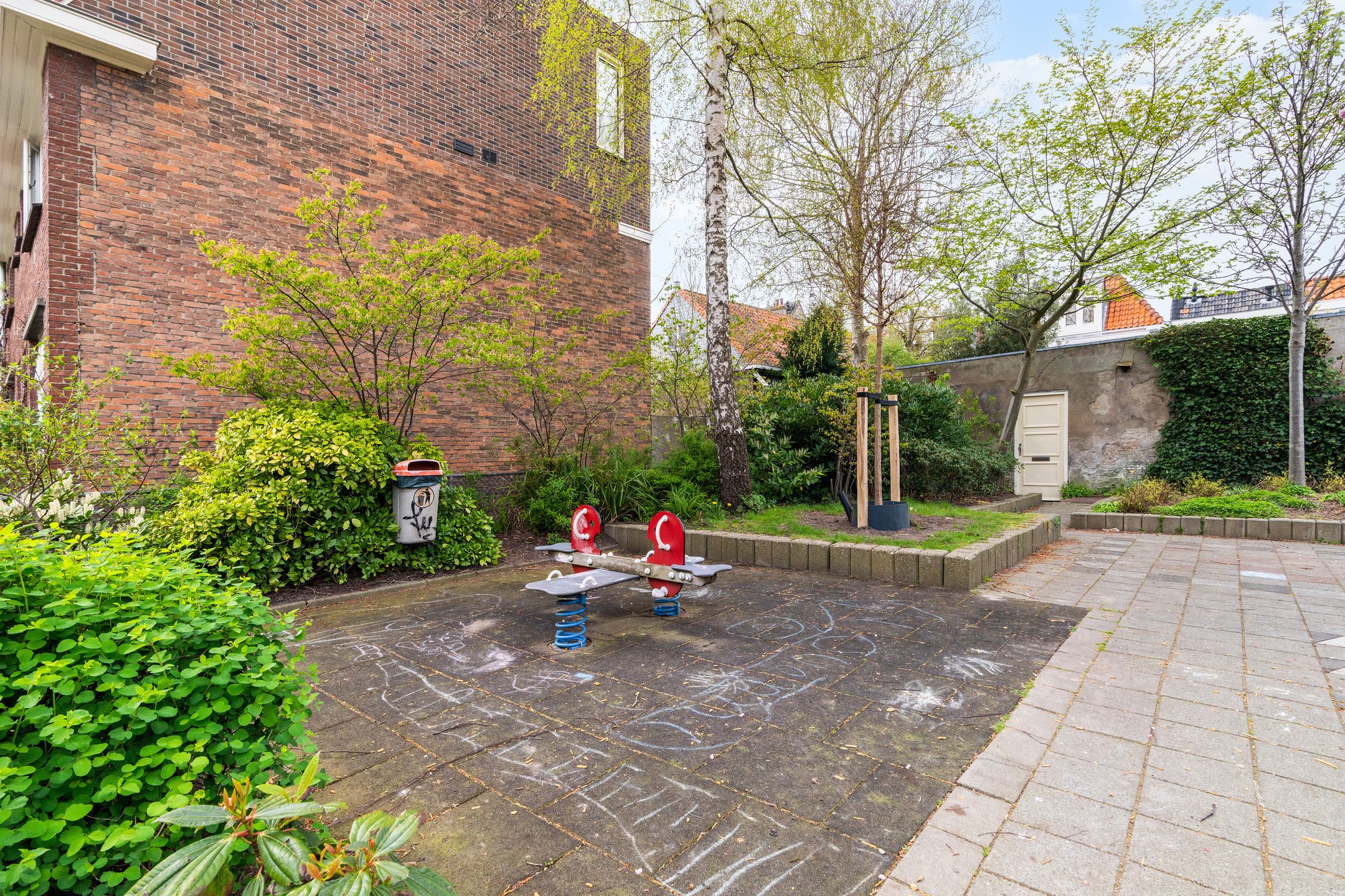 Charming 5-room townhouse in green Delft Westerkwartier neighborhood — 24