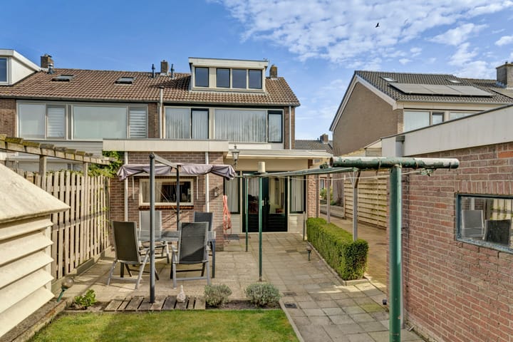 Hoekwoning te koop: van Reedeweg 72, Renswoude