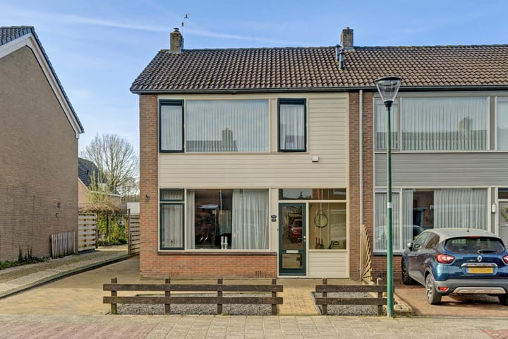 Hoekwoning te koop: van Reedeweg 72, Renswoude