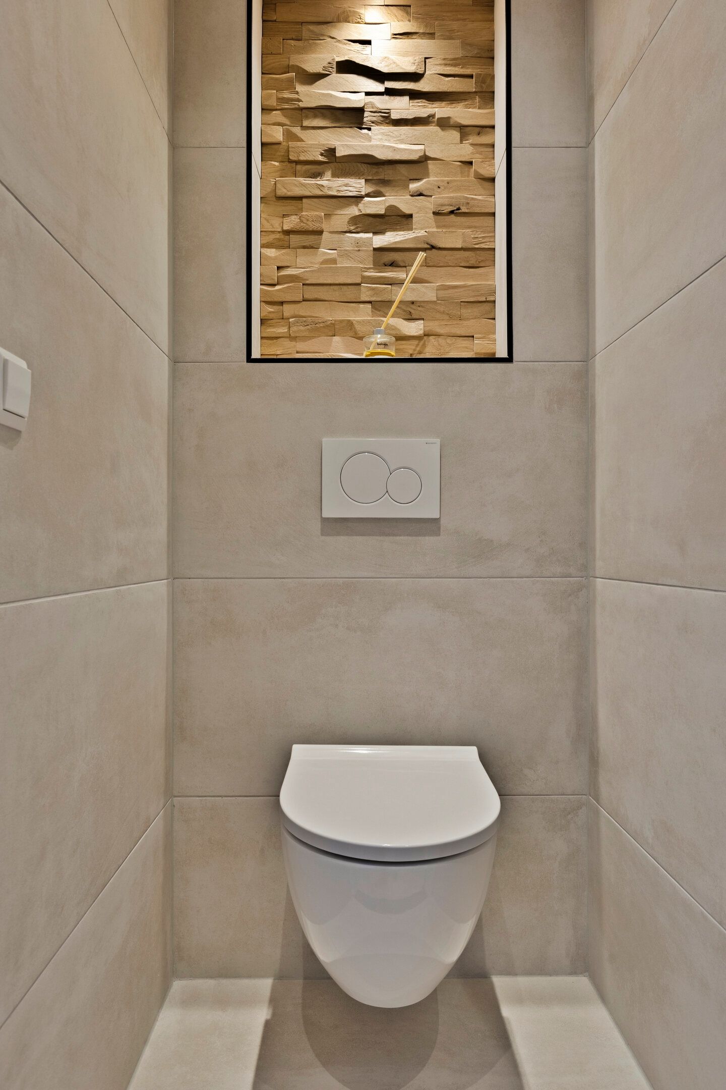 Completely Renovated Top Floor Apartment with Three Bedrooms — 21