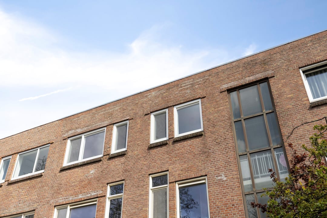 Completely Renovated Top Floor Apartment with Three Bedrooms — 26