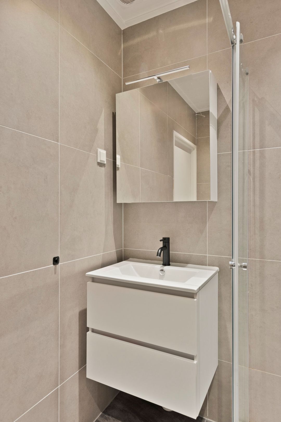 Completely Renovated Top Floor Apartment with Three Bedrooms — 38