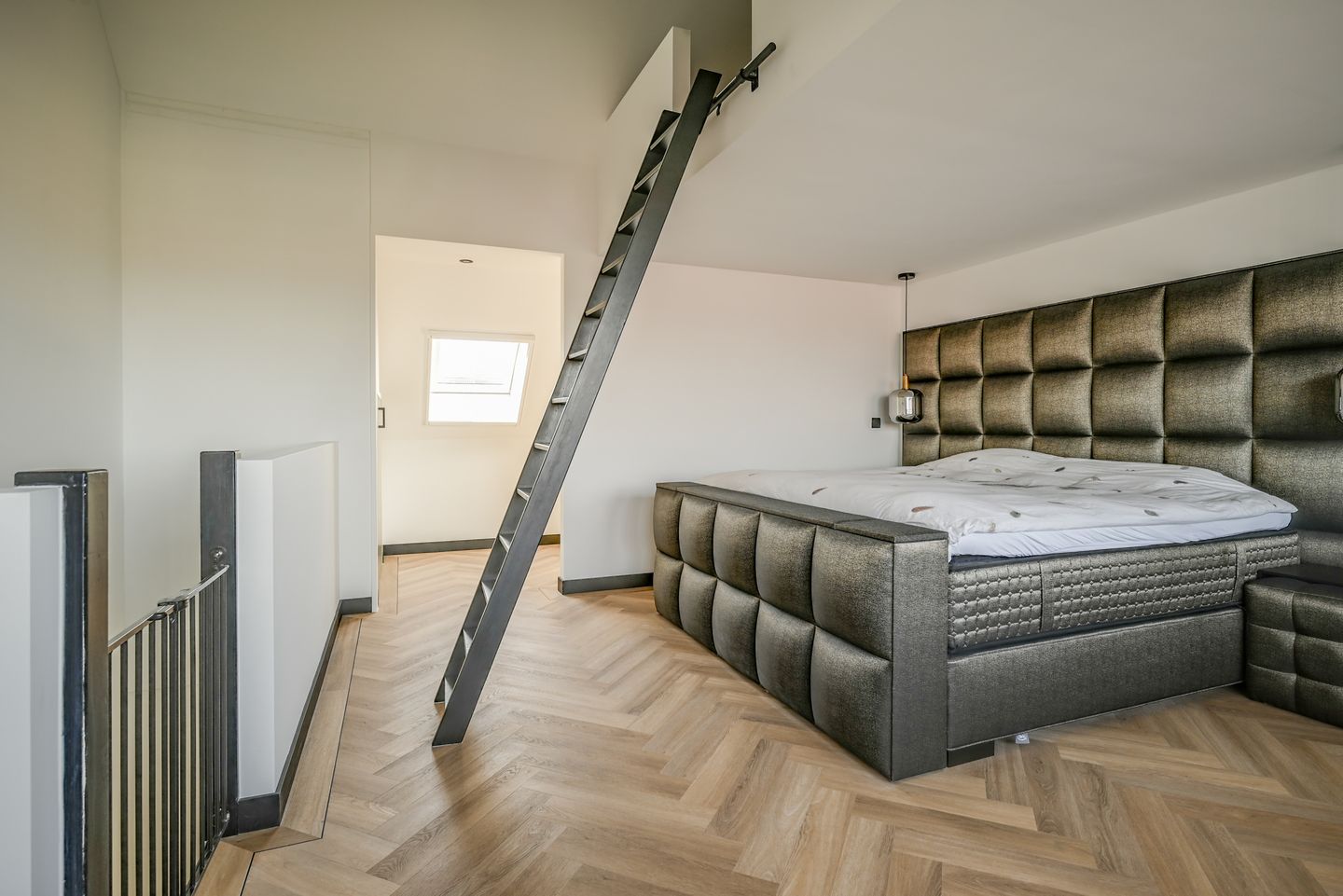 Trendy Finished Terraced House with 4 Bedrooms in Berkel en Rodenrijs — 44
