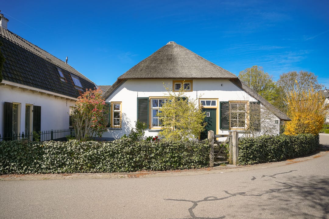 Monumentaal rietgedekt boerderijhuis met energielabel A en B&B in Waardenburg