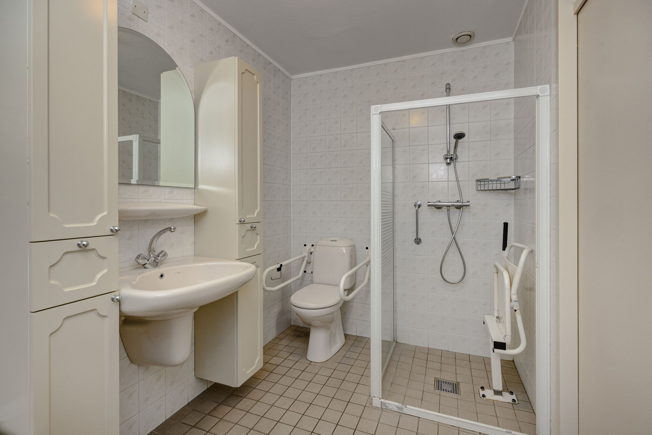 Ground floor apartment with private garden and parking in Heesch center — 21