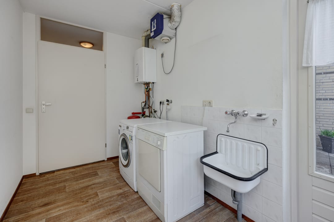 Ground floor apartment with private garden and parking in Heesch center — 23