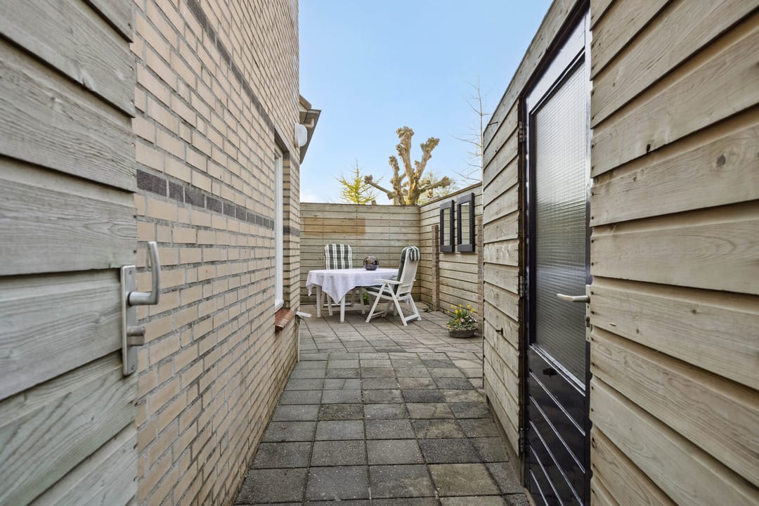 Ground floor apartment with private garden and parking in Heesch center — 28