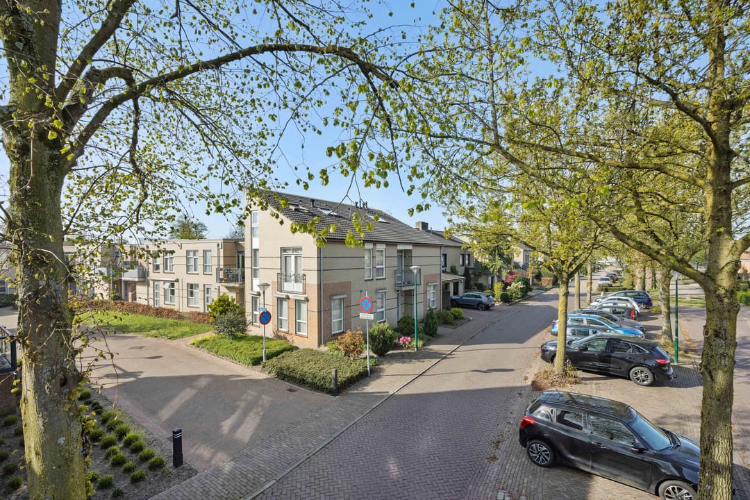 Ground floor apartment with private garden and parking in Heesch center — 37