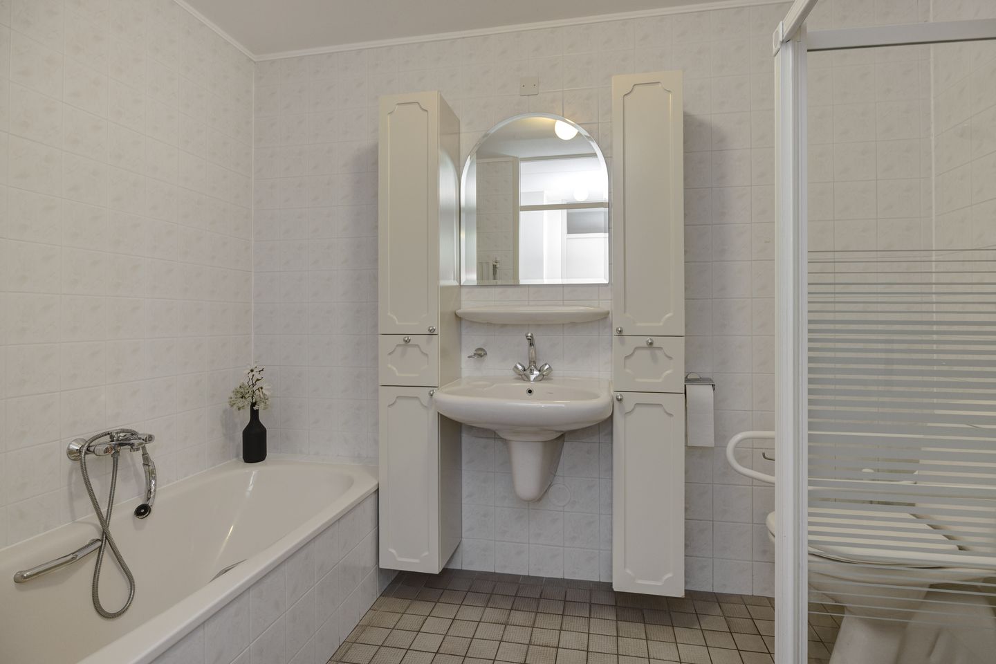 Ground floor apartment with private garden and parking in Heesch center — 20