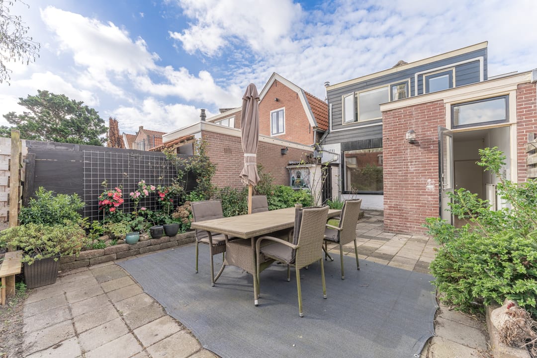 Characterful townhouse with deep sunny garden in historic Enkhuizen city center — 41