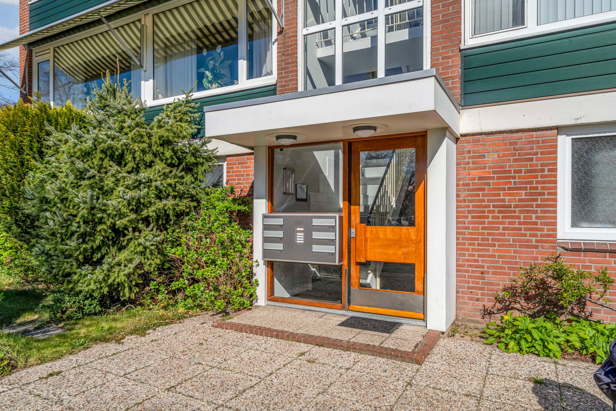Spacious and Move-in Ready Three-Room Apartment in Green Surroundings — 30