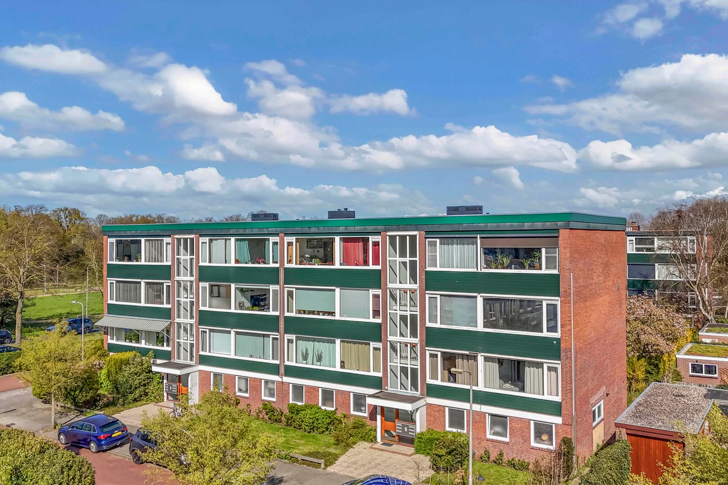 Spacious and Move-in Ready Three-Room Apartment in Green Surroundings — 40