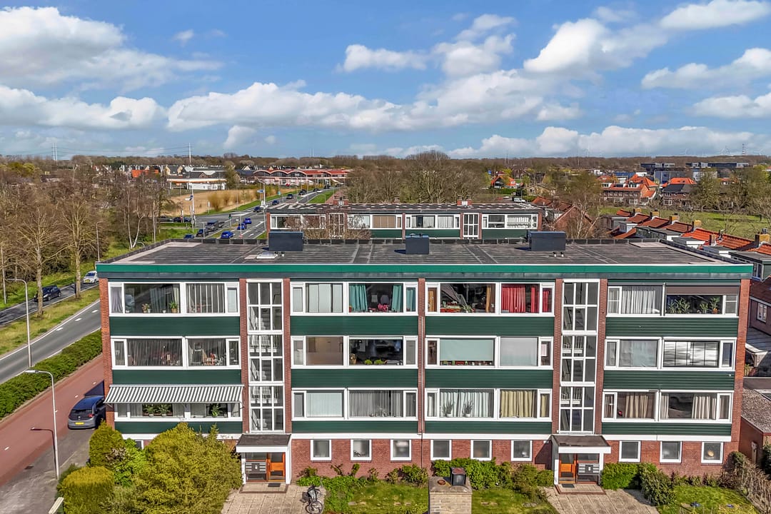 Spacious and Move-in Ready Three-Room Apartment in Green Surroundings — 41