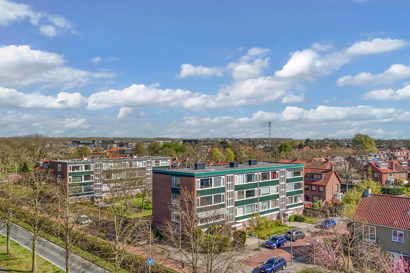 Spacious and Move-in Ready Three-Room Apartment in Green Surroundings — 44