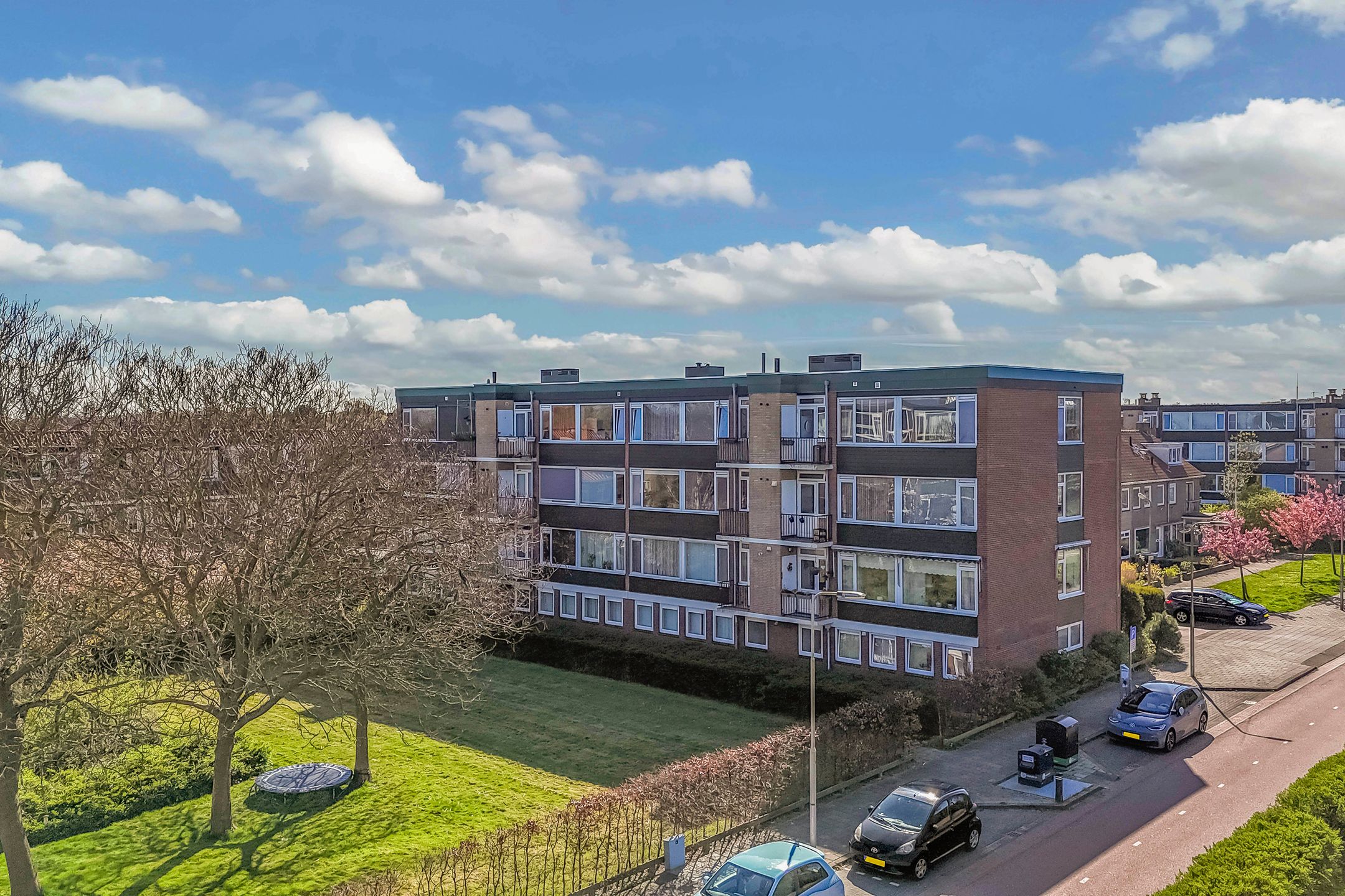 Spacious and Move-in Ready Three-Room Apartment in Green Surroundings — 45