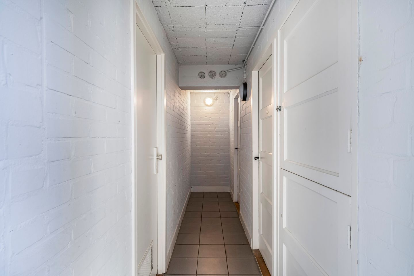 Spacious and Move-in Ready Three-Room Apartment in Green Surroundings — 34