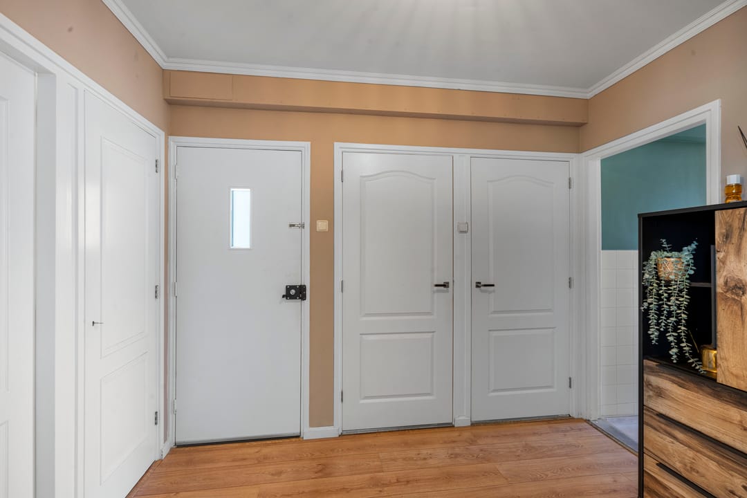 Spacious and Move-in Ready Three-Room Apartment in Green Surroundings — 16