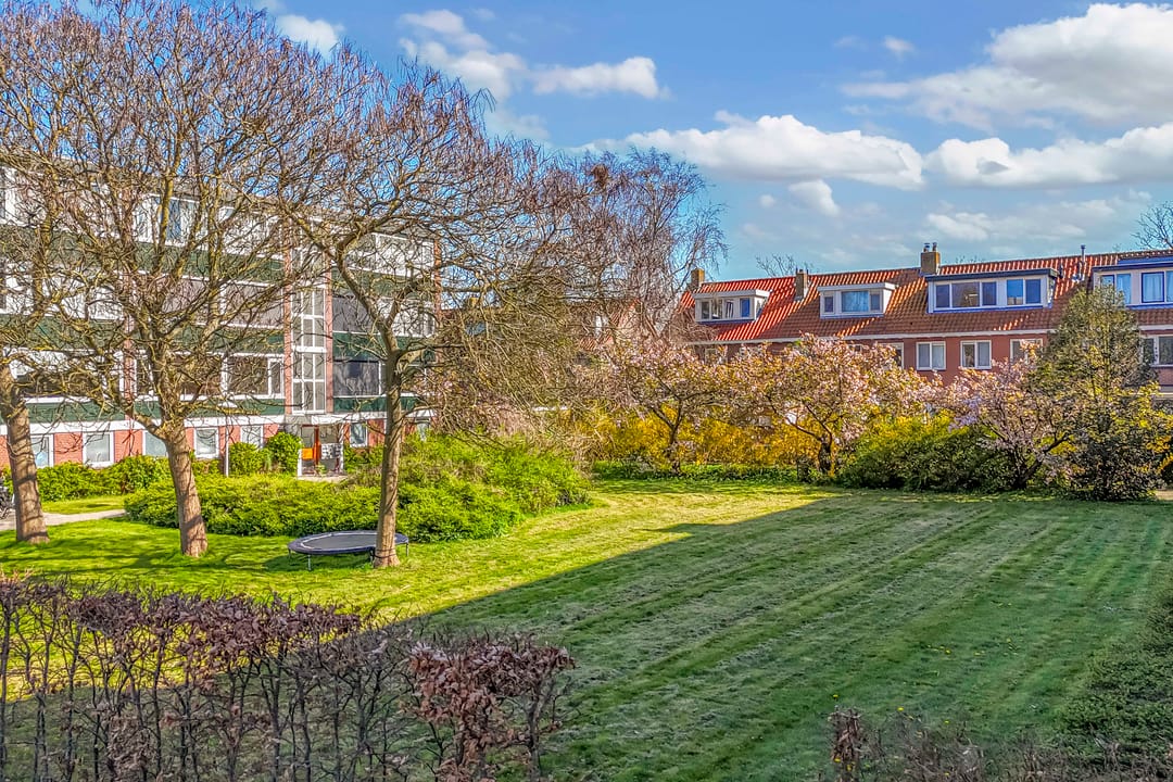 Spacious and Move-in Ready Three-Room Apartment in Green Surroundings — 37