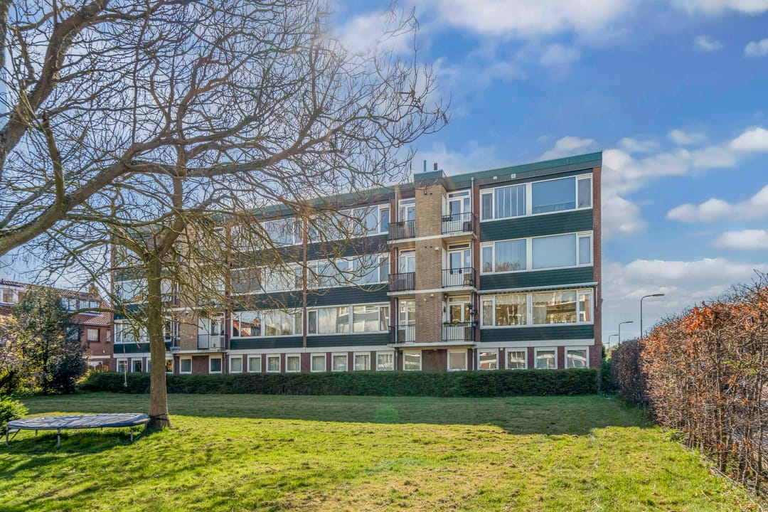Spacious and Move-in Ready Three-Room Apartment in Green Surroundings — 38