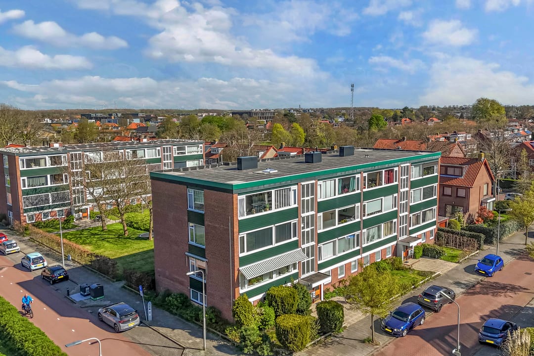Spacious and Move-in Ready Three-Room Apartment in Green Surroundings — 43