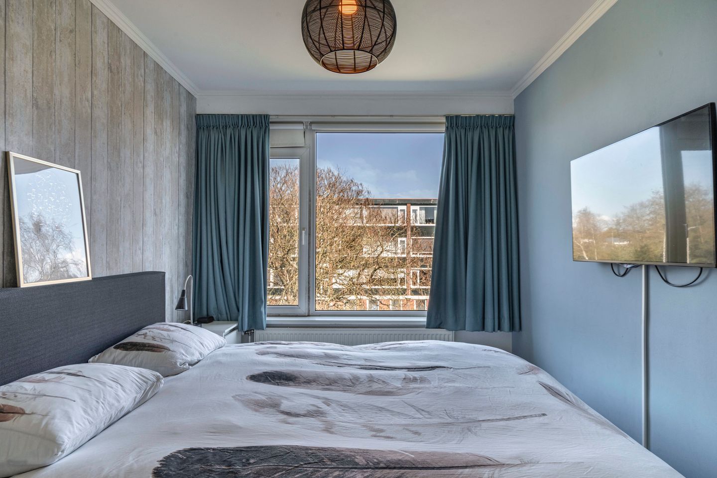 Spacious and Move-in Ready Three-Room Apartment in Green Surroundings — 25