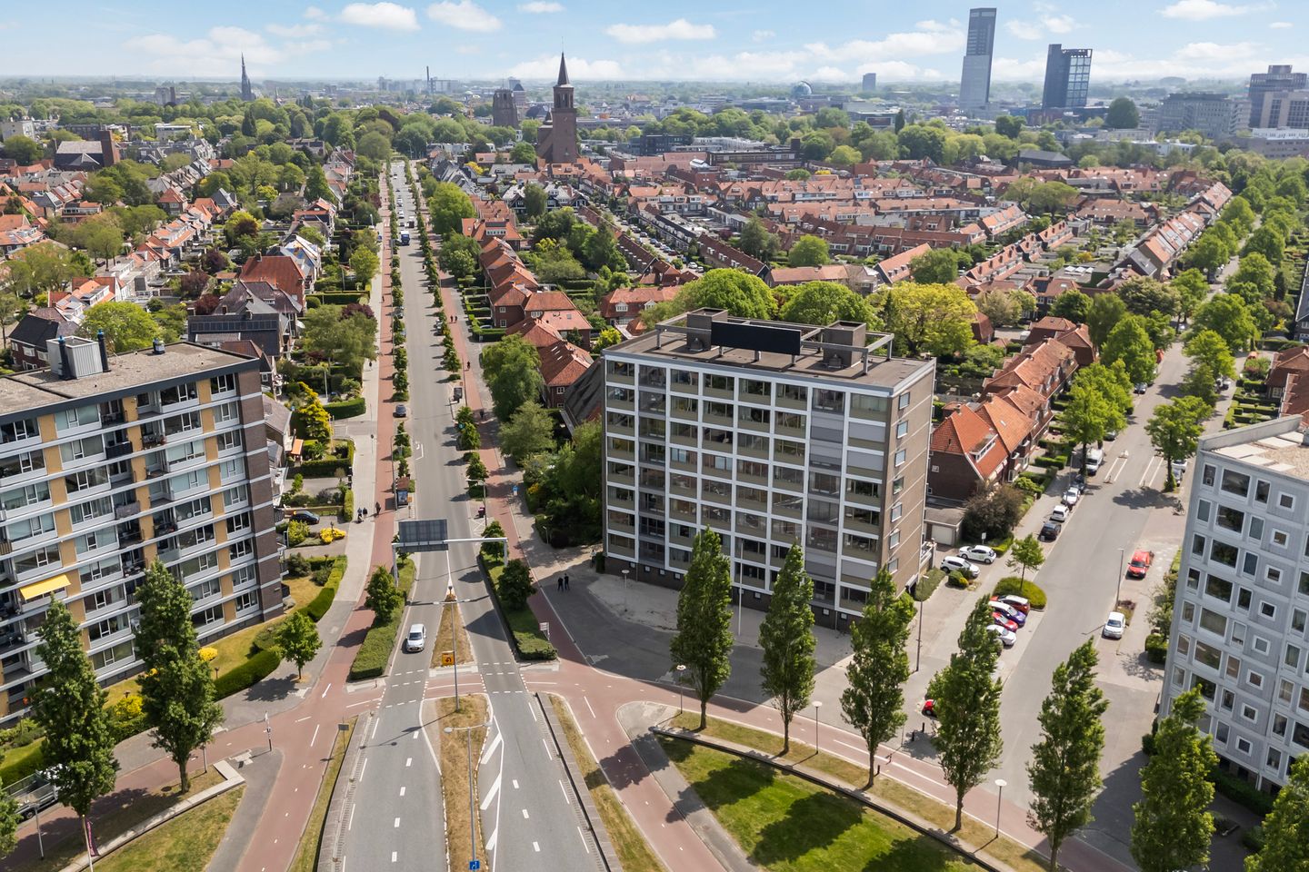 Spacious top-floor apartment with panoramic city views in Leeuwarden — 34