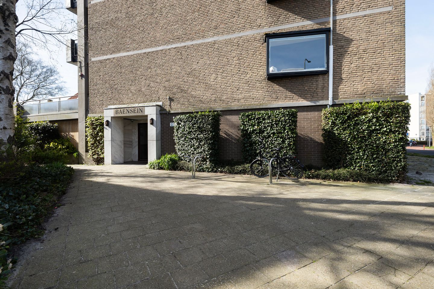 Spacious top-floor apartment with panoramic city views in Leeuwarden — 29
