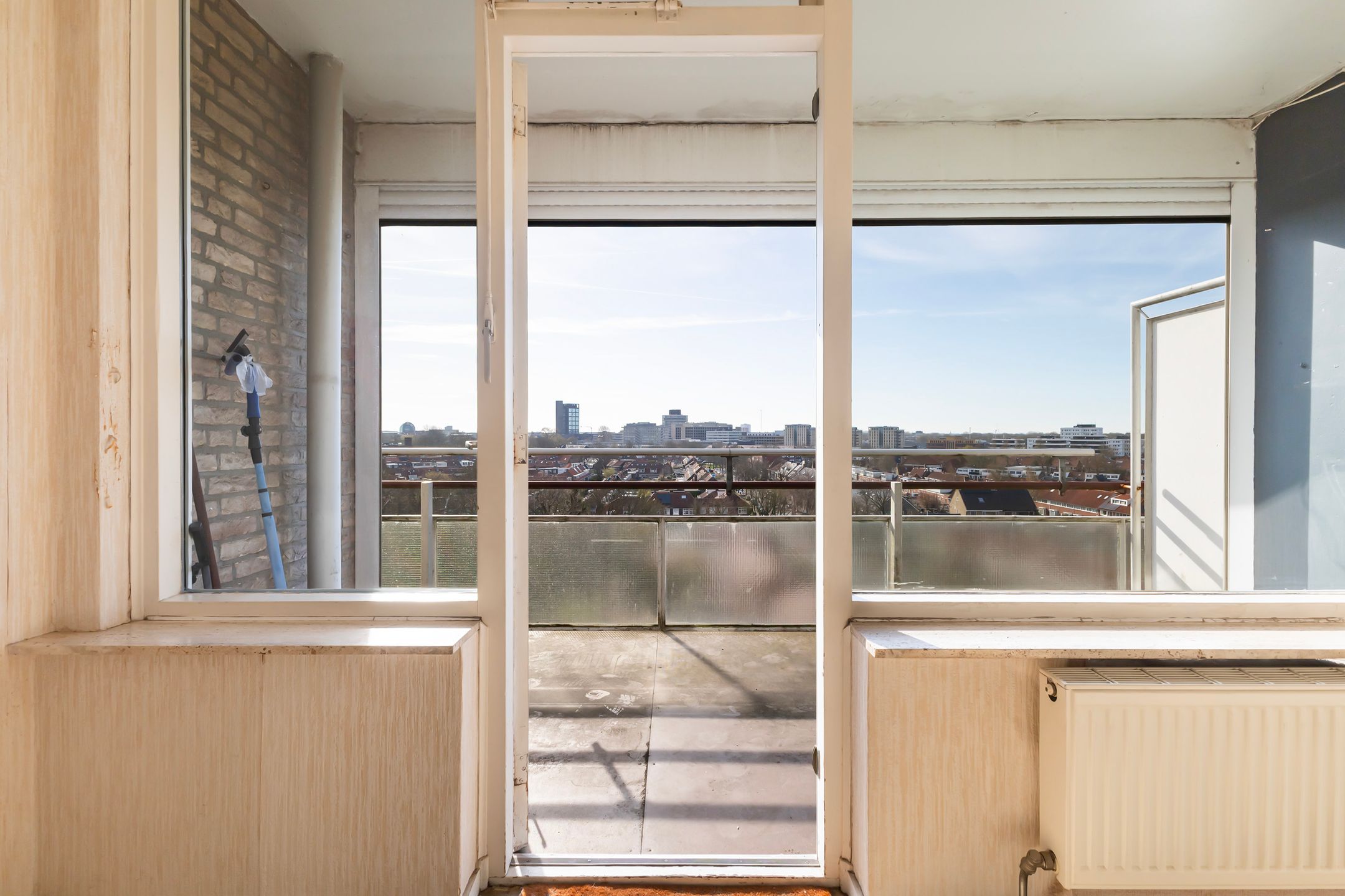 Spacious top-floor apartment with panoramic city views in Leeuwarden — 15