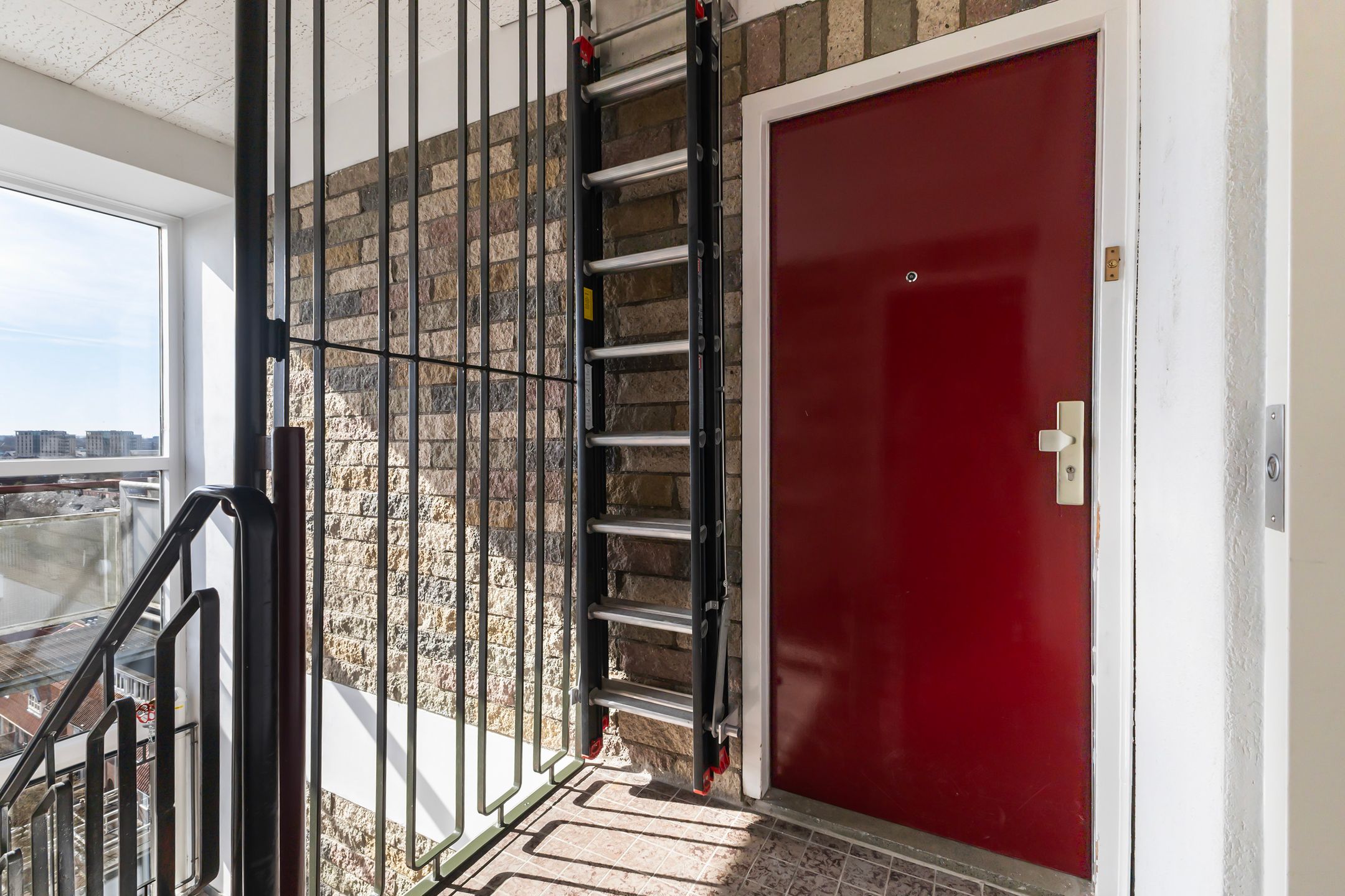 Spacious top-floor apartment with panoramic city views in Leeuwarden — 24