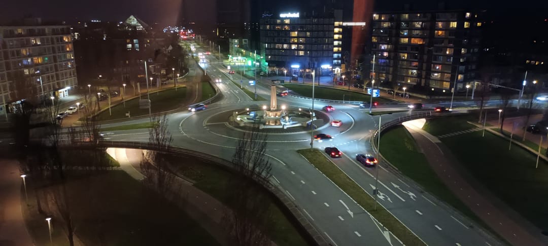 Spacious top-floor apartment with panoramic city views in Leeuwarden — 38