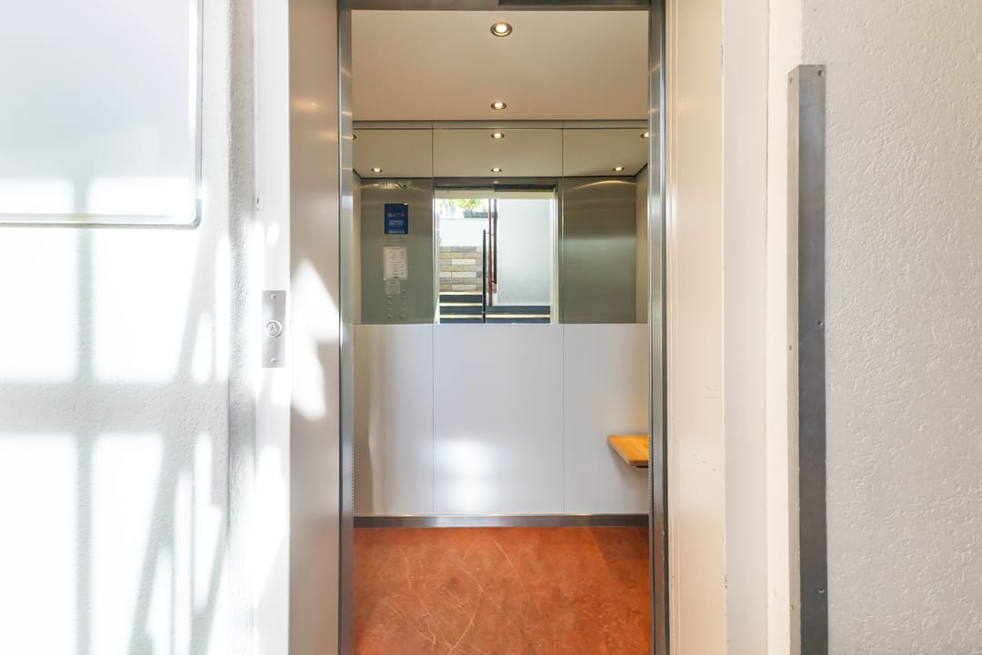 Spacious top-floor apartment with panoramic city views in Leeuwarden — 23